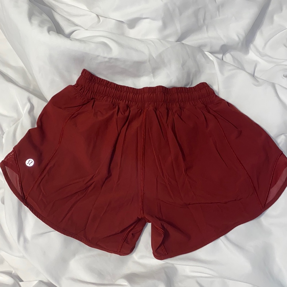 Lulu Hotty Hot low rise 4in size 4 shorts. never worn